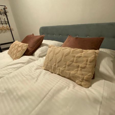 Urbansuites - Modern & Zentral In Der City - Dein Zuhause In Stuttgart Buitenkant foto