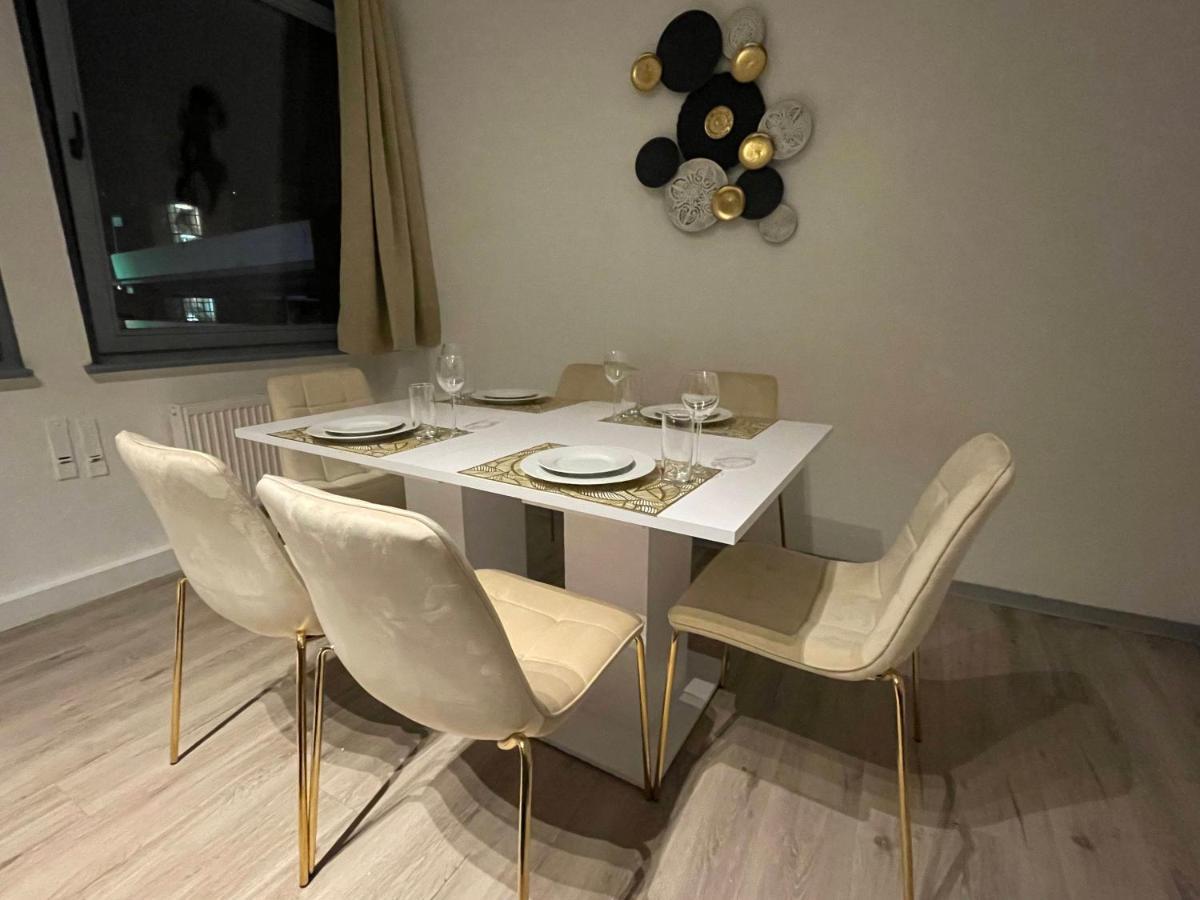 Urbansuites - Modern & Zentral In Der City - Dein Zuhause In Stuttgart Buitenkant foto