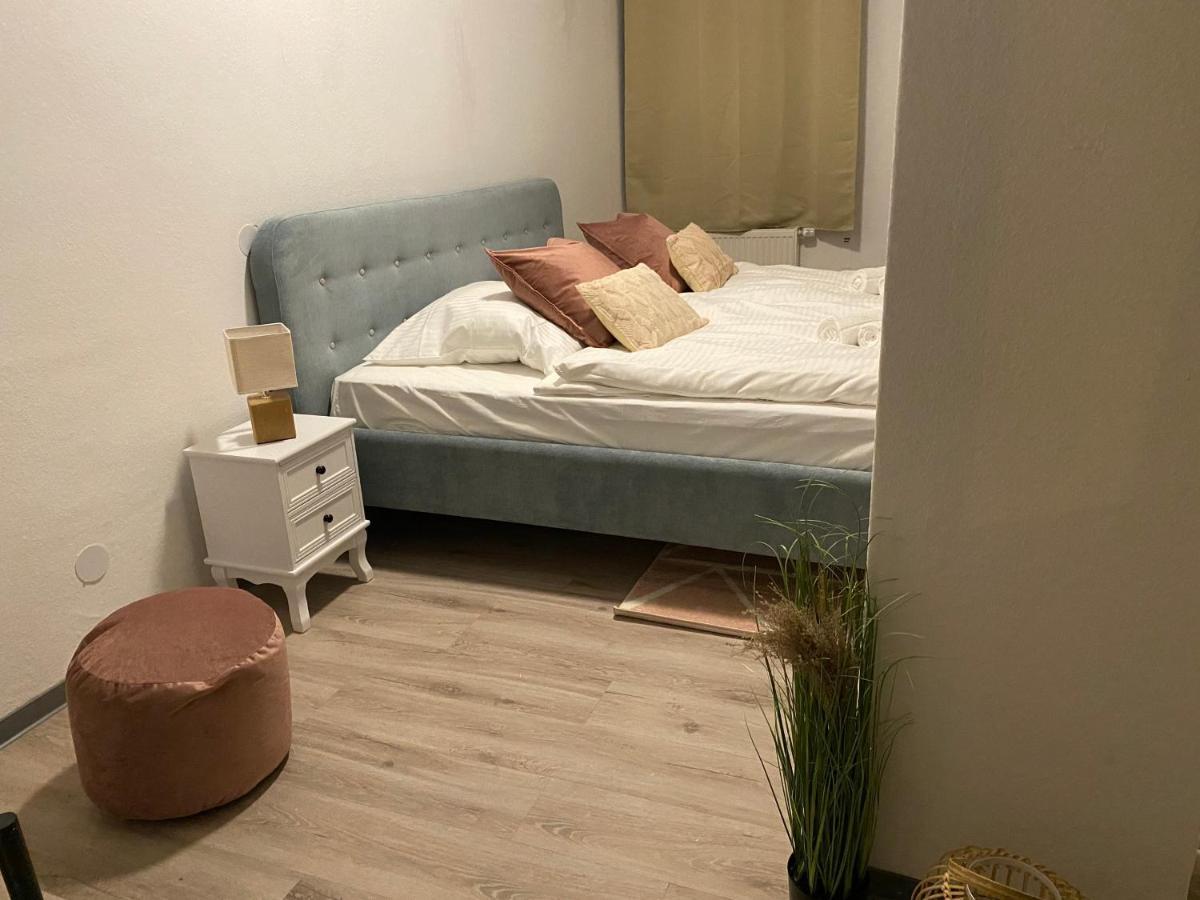 Urbansuites - Modern & Zentral In Der City - Dein Zuhause In Stuttgart Buitenkant foto