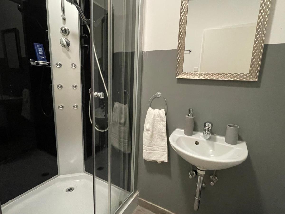 Urbansuites - Modern & Zentral In Der City - Dein Zuhause In Stuttgart Buitenkant foto