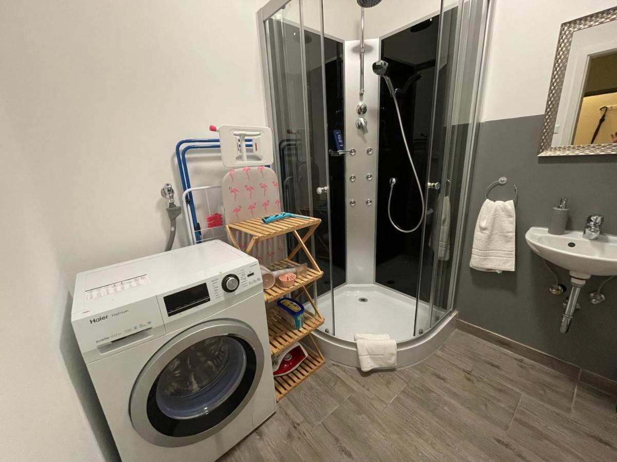 Urbansuites - Modern & Zentral In Der City - Dein Zuhause In Stuttgart Buitenkant foto