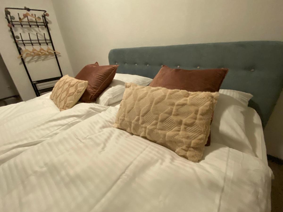 Urbansuites - Modern & Zentral In Der City - Dein Zuhause In Stuttgart Buitenkant foto