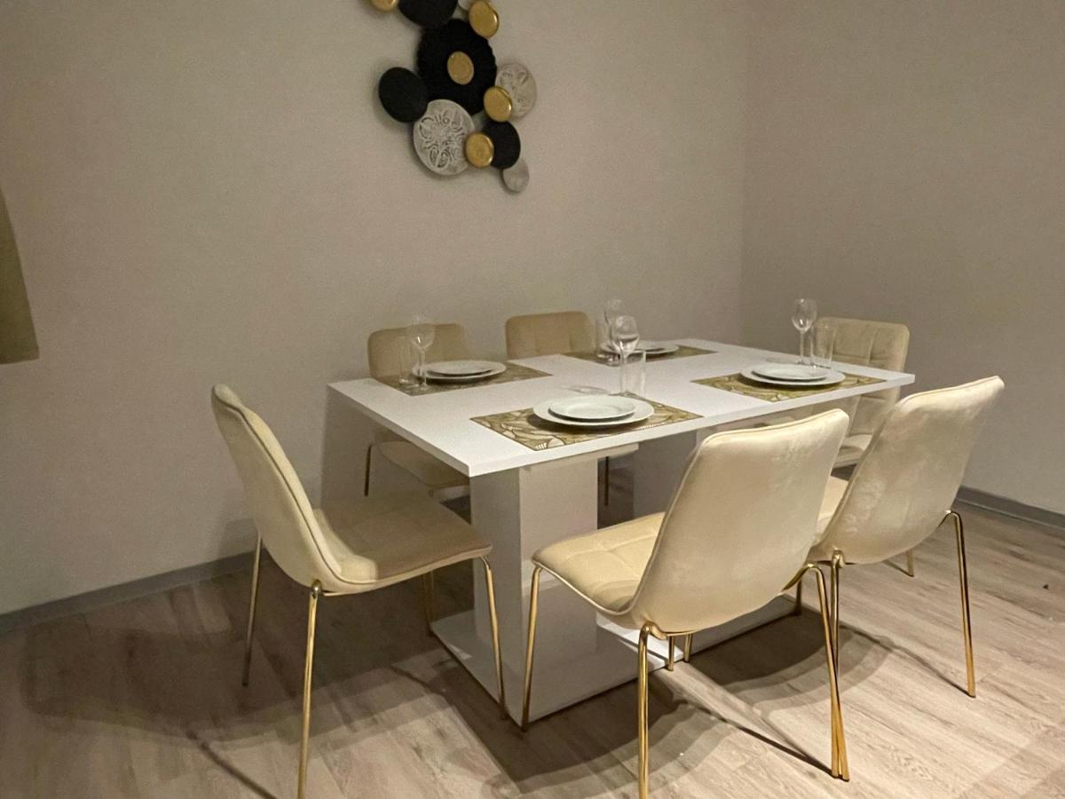 Urbansuites - Modern & Zentral In Der City - Dein Zuhause In Stuttgart Buitenkant foto